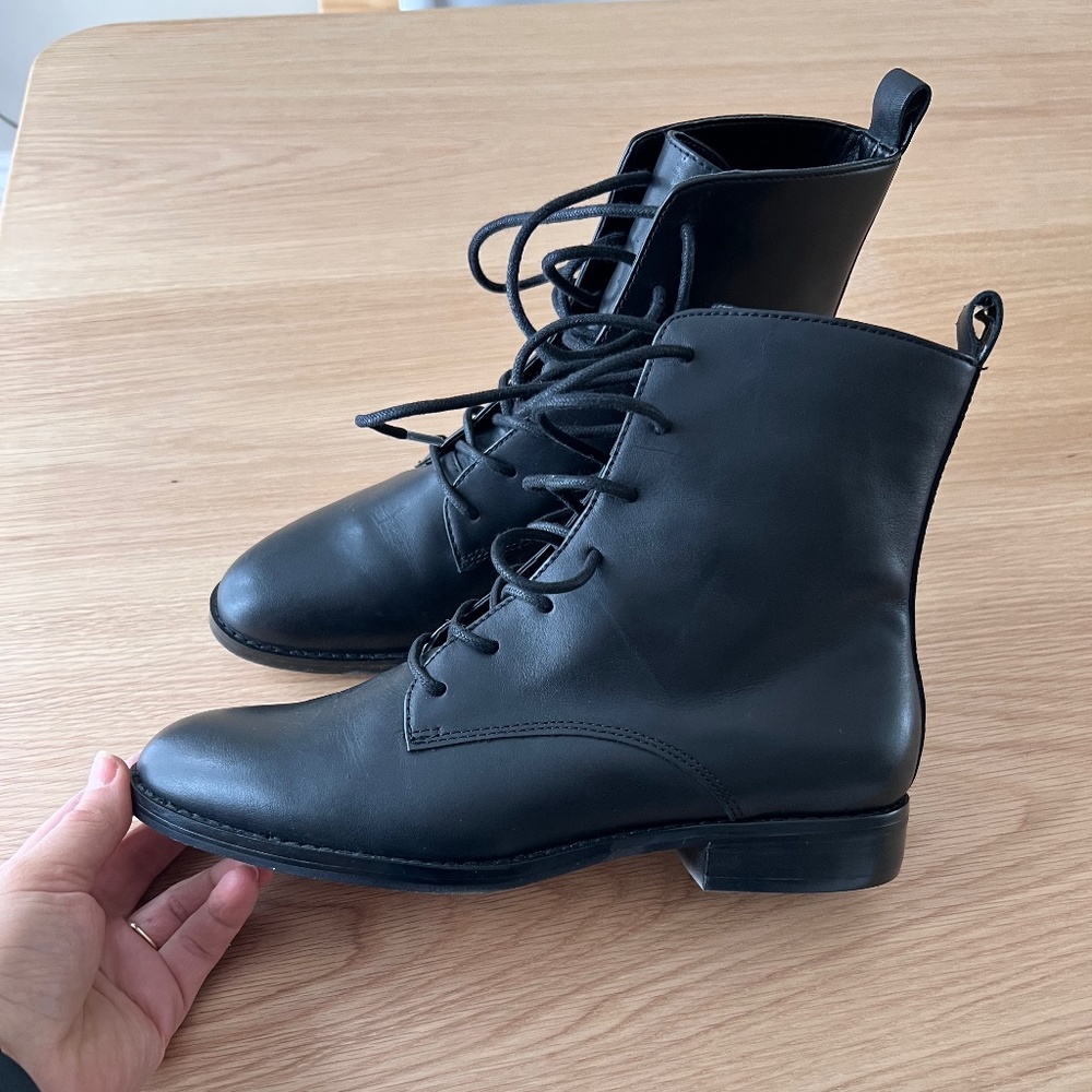 Women leather boots size 8 1/2